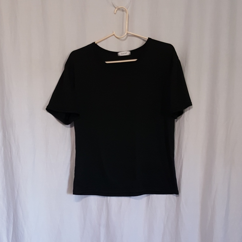 Loose black shirt next